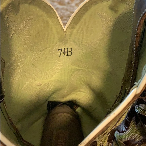 Ariat 7.5B square toe cowgirl boots, brown/ green - Picture 3 of 6